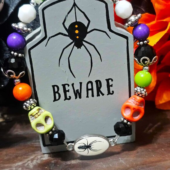 Artisan Bracelet Halloween Spider Skulls Orange Green Purple White Multi Beaded - Picture 10 of 10